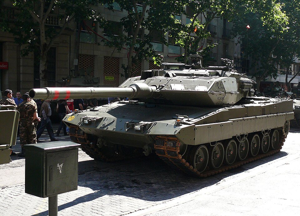 Leopard 2E — licensed reference photograph