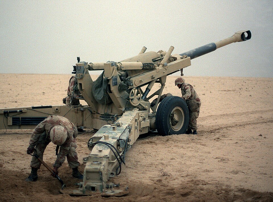 M198 howitzer — licensed reference photograph