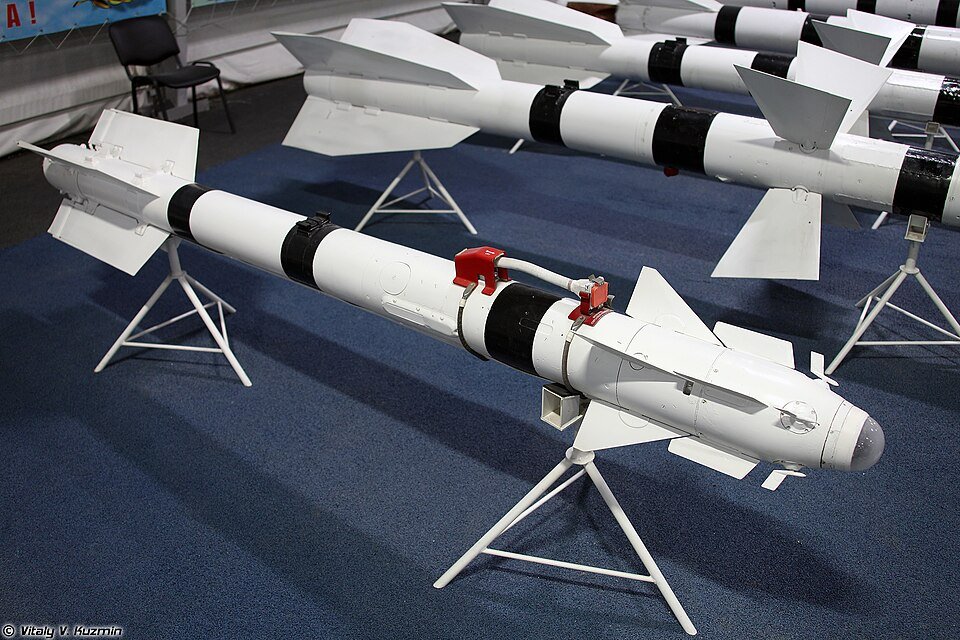 R-73 missile on static display at Park Patriot — licensed reference photograph
