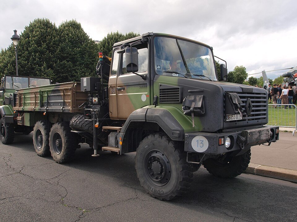 Renault GBC 180 — licensed reference photograph
