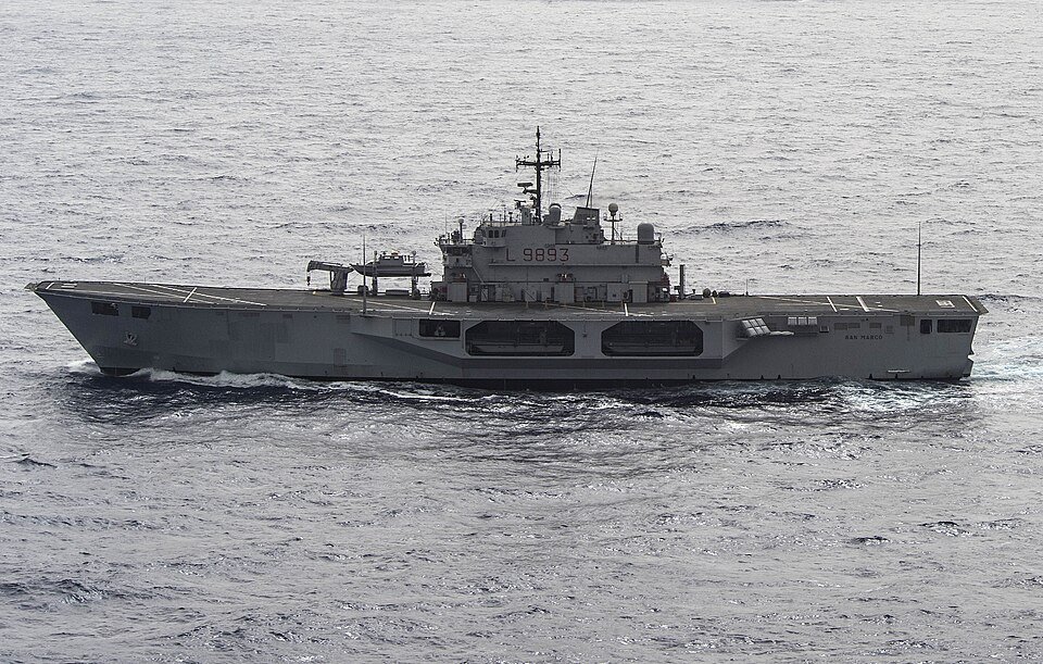 San Giorgio-class amphibious transport dock — licensed reference photograph