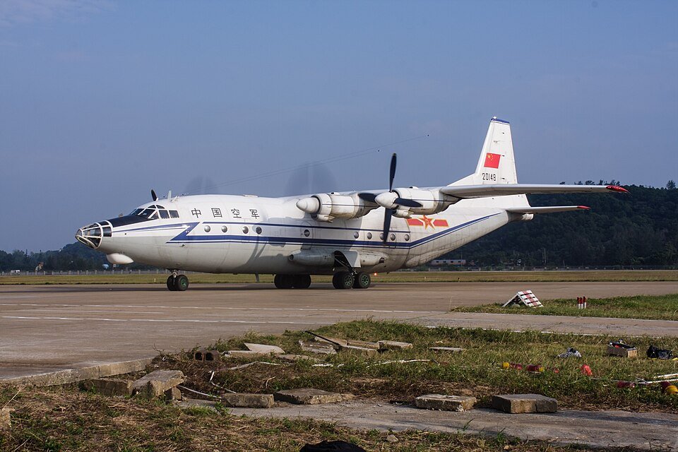 Shaanxi Y-8 — licensed reference photograph
