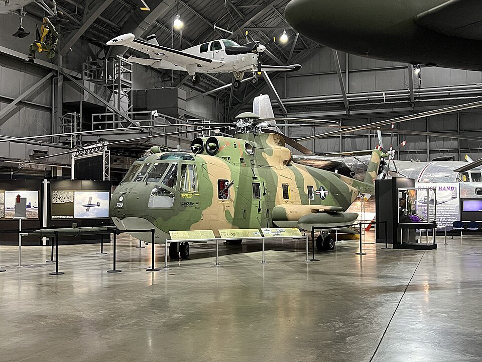 Sikorsky S-61R — licensed reference photograph
