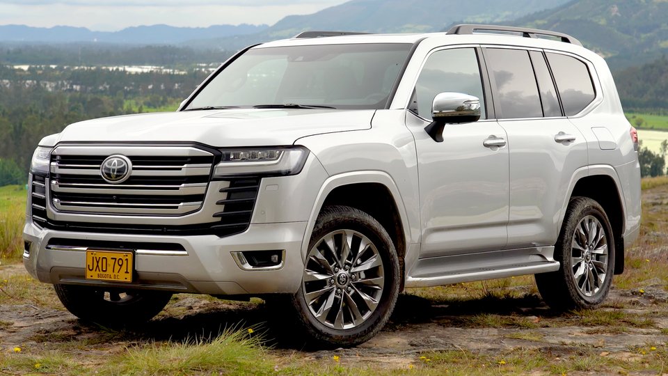 Toyota Land Cruiser — licensed reference photograph