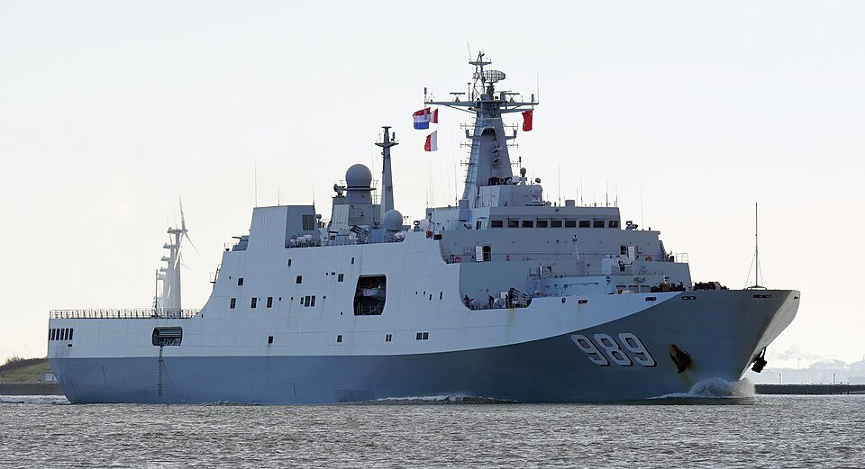 Type 071 amphibious transport dock — licensed reference photograph