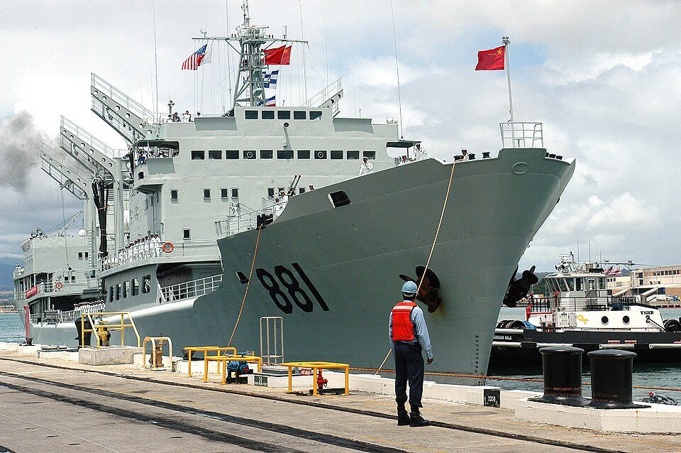 Type 905 replenishment oiler — licensed reference photograph