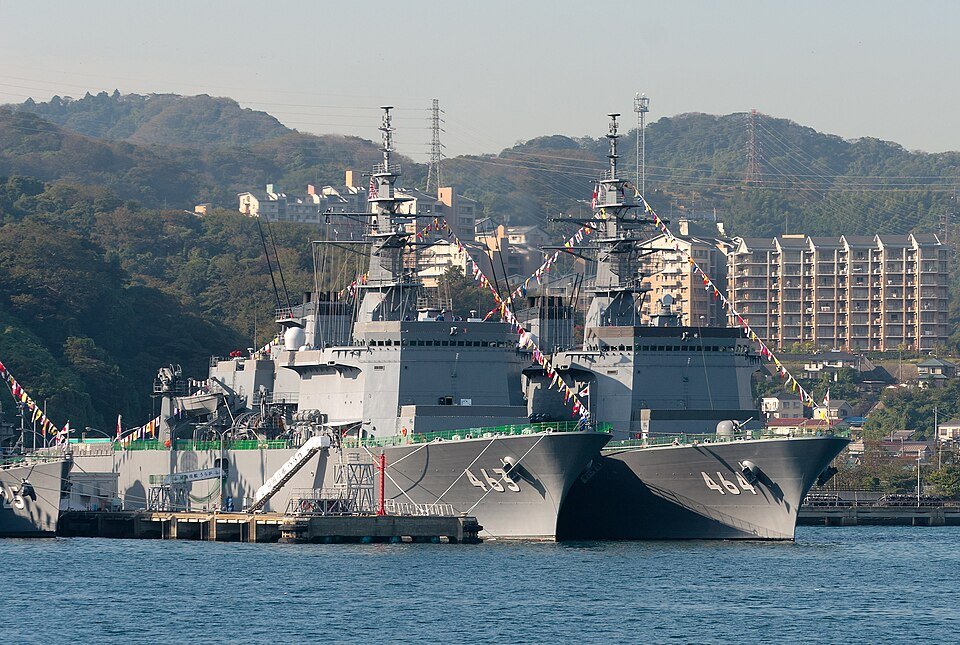 Uraga-class mine countermeasure vessel — licensed reference photograph